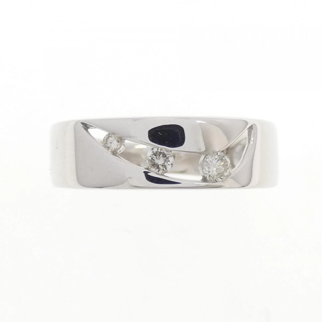 K18WG DIAMOND RING: K18WG Diamond Ring Brand: Unbranded Type/Style: Diamond Ring Material: K18WG, Color: White gold Size: US 6 Accessories: None Accessories Notice: When purchasing pre-owned goods, please refer to the