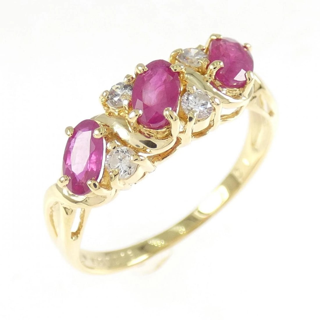 K18YG RUBY RING: K18YG Ruby Ring Brand: Unbranded Type/Style: Ruby Ring Material: 18K Yellow Gold, Main Stone/Creation RubySecondary Stone Diamond Color: Yellow Gold Size: US 7 1/4 Accessories: None Accessories
