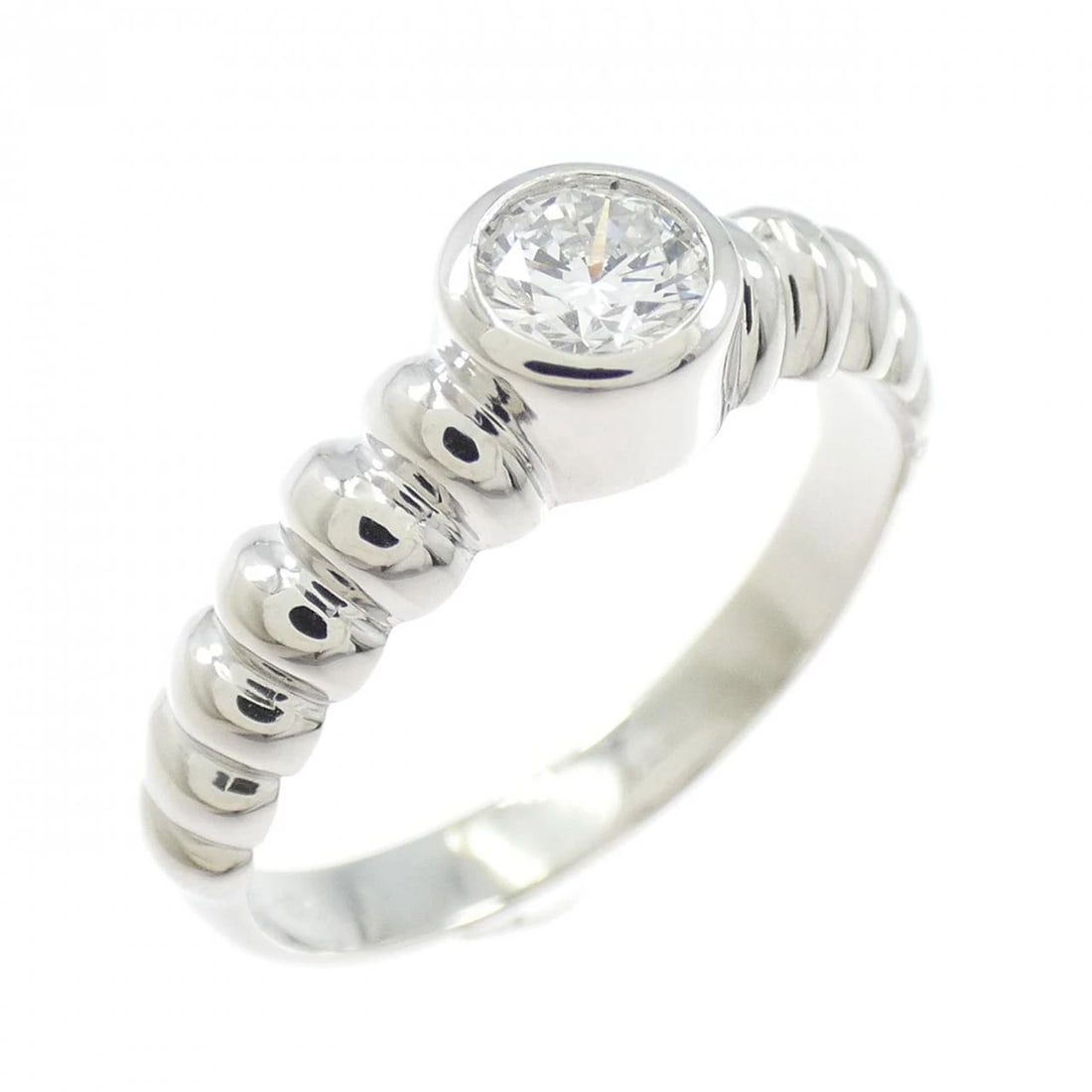 PT900 DIAMOND RING: PT900 Diamond Ring Brand: Unbranded Type/Style: Diamond Ring Material: PT900, Color: Silver Size: US 6 1/4 Accessories: None Accessories Notice: When purchasing pre-owned goods, please refer to the