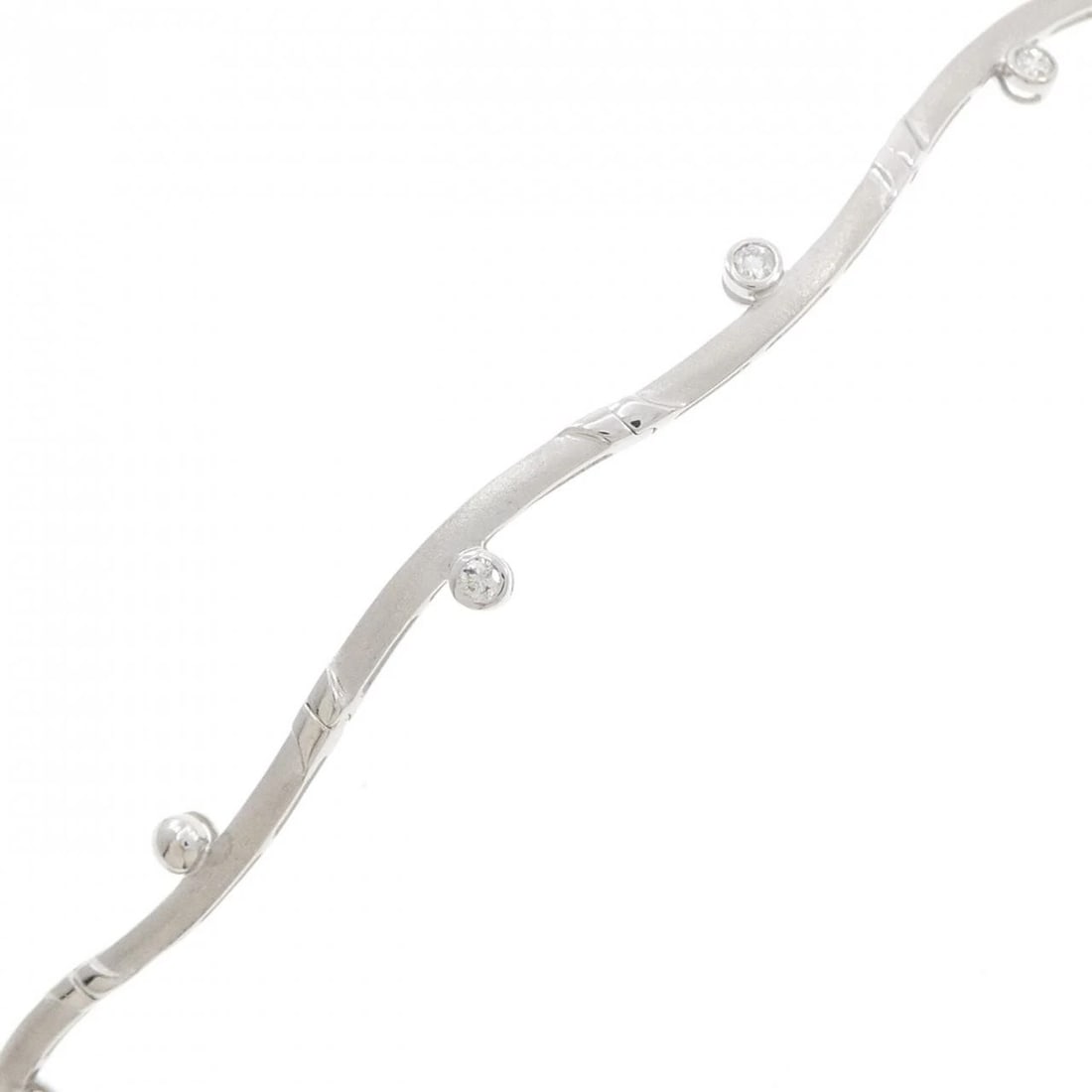 K18WG DIAMOND BRACELET: K18WG diamond bracelet Brand: Unbranded Type/Style: Diamond Bracelet Material: K18WG, Color: White Gold Size: 15cmActual Size Max width approx.: 5.1mm Accessories: None Accessories Notice: When