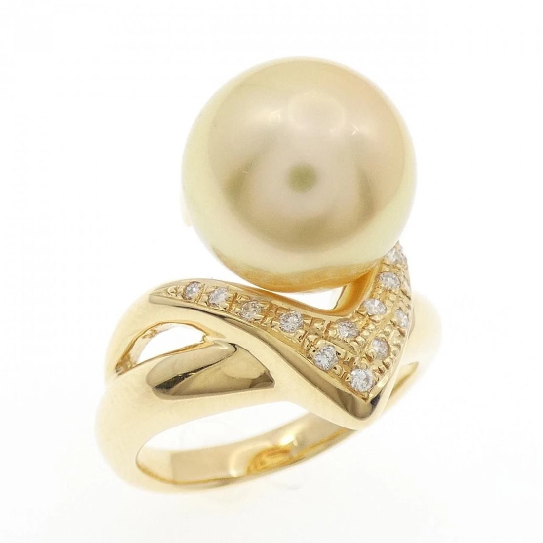 18K YELLOW GOLD WHITE BUTTERFLY PEARL RING: 18K Yellow Gold White Butterfly Pearl Ring Brand: Unbranded Type/Style: White Butterfly Pearl Ring Material: K18YG, Main Stone/Creation White Butterfly Pearl Secondary Stone Diamond Color: Yellow