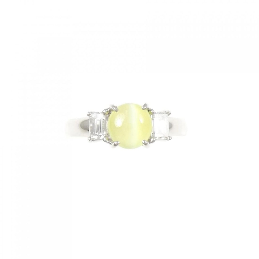 PT900 CHRYSOBERYL CAT'S TAIL RING: PT900 Chrysoberyl Cat's Tail Ring Brand: Unbranded Type/Style: Chrysoberyl Cat's Ring Material: Platinum900, Main Stone/Creation Chrysoberyl Cats Secondary Stone Diamond Color: Silver Size: US 5