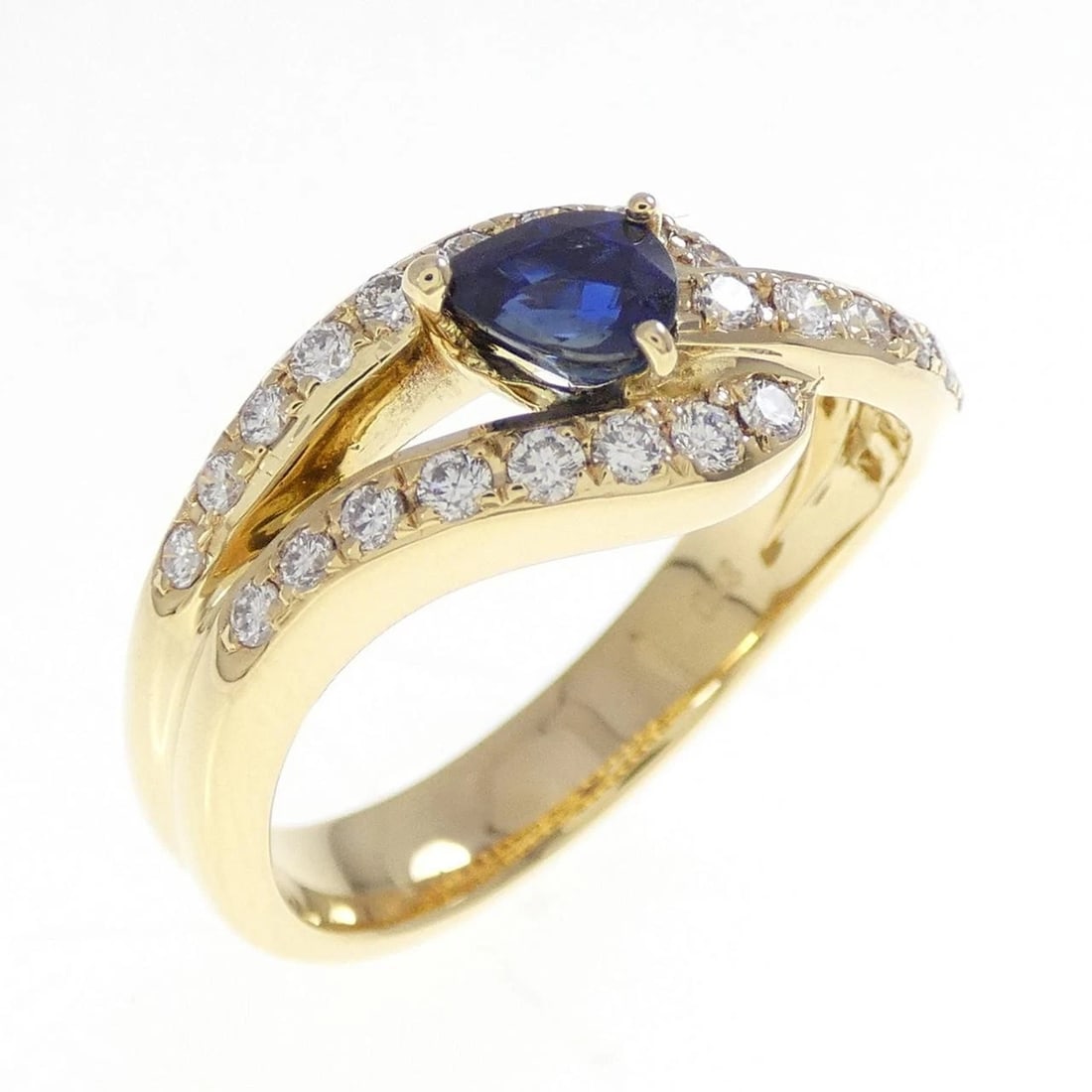 750YG SAPPHIRE RING: 750YG Sapphire Ring Brand: Unbranded Type/Style: Sapphire Ring Material: 750YG, Main Stone/Creation Sapphire Secondary Stone Diamond Color: Yellow Gold Size: US 6 1/2 Accessories: None Accessories