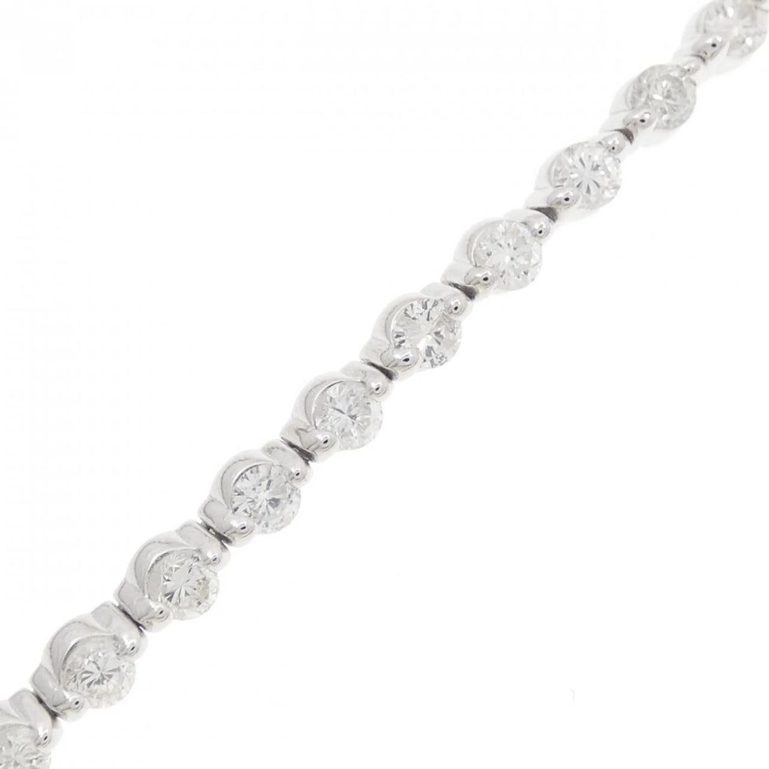 K18WG DIAMOND BRACELET: K18WG Diamond Bracelet Brand: Unbranded Type/Style: Bracelet Material: K18 white gold, Main Stone/Creation Natural Color: White Gold Size: 18cmActual Size Max width approx.: 2.7mm Accessories: None