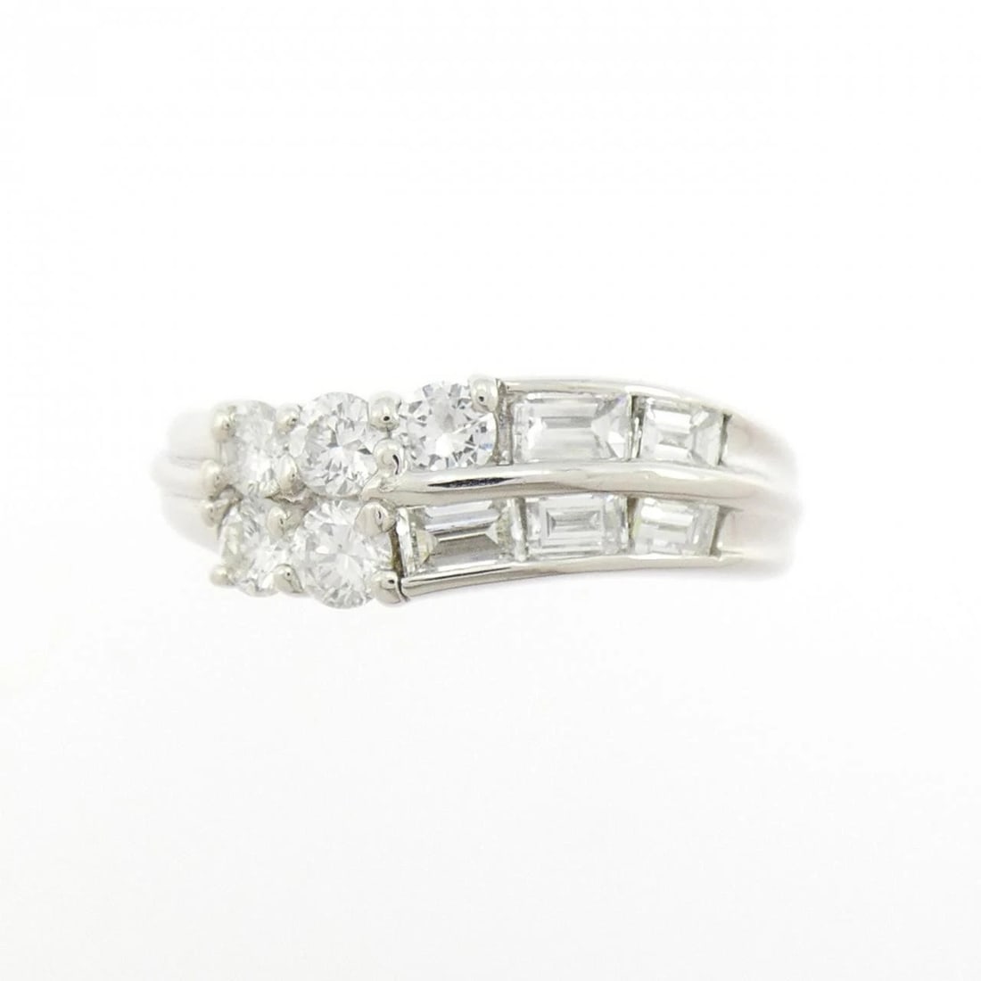 PT900 DIAMOND RING: PT900 Diamond Ring Brand: Unbranded Type/Style: Diamond Ring Material: Platinum900, Color: Silver Size: US 6 1/4 Accessories: None Accessories Notice: When purchasing pre-owned goods, plea