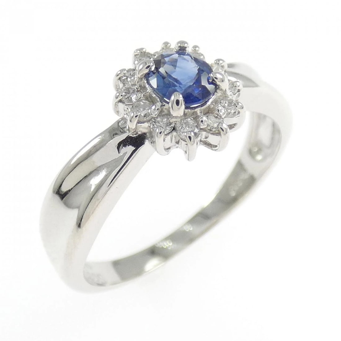 PT900 SAPPHIRE RING: PT900 Sapphire Ring Brand: Unbranded Type/Style: Sapphire Ring Material: Platinum900, Main Stone/Creation Sapphire Secondary Stone Diamond Color: Platinum Size: US 5 Accessories: None Accessories
