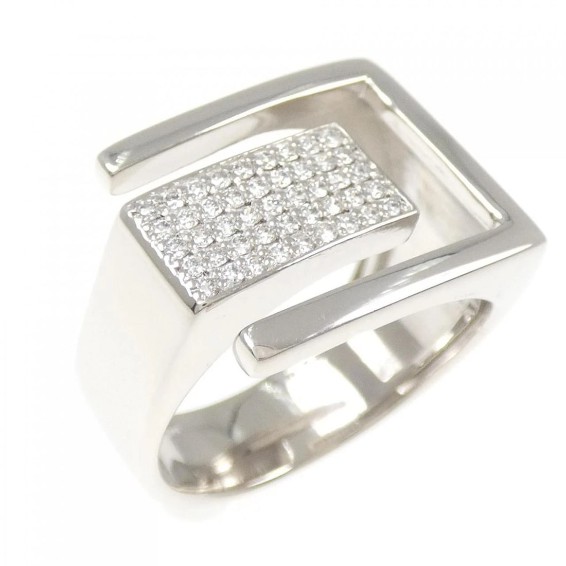 PT900 DIAMOND RING (1 of 3)
