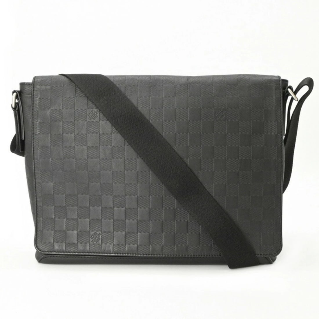 LOUIS VUITTON DAMIER INFINI DISTRICT MM SHOULDER BAG, BLACK: LOUIS VUITTON Damier Infini District MM Shoulder Bag, Black Brand: Louis Vuitton Type/Style: Shoulder bag Material: Damier Infini Color: Dark navy Size: (HxWxD) 24cm x 36cm x 7cm / 9.44'' x 14.17'' x 