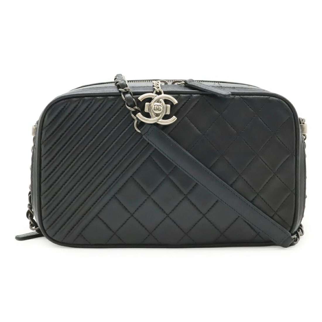 CHANEL BOY CHANEL CAMERA BAG, CHAIN SHOULDER POUCH: CHANEL Boy Chanel Camera Bag, Chain Shoulder Pouch Brand: Chanel Type/Style: Pochette, Shoulder bag Material: Leather Color: Black Size: (HxWxD)14cm x 24.5cm x 9cm / 5.51'' x 9.64'' x 3.54'' Acces