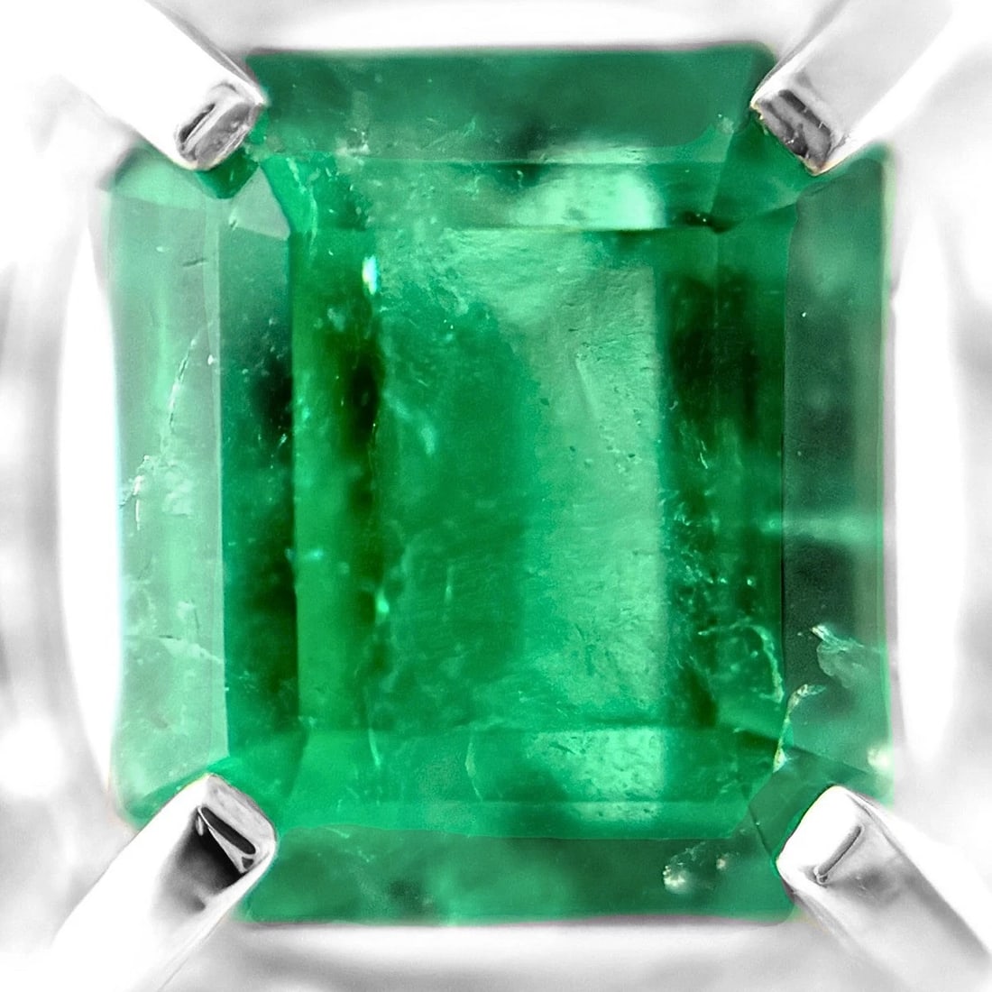 EMERALD DESIGN PLATINUM RING - 2