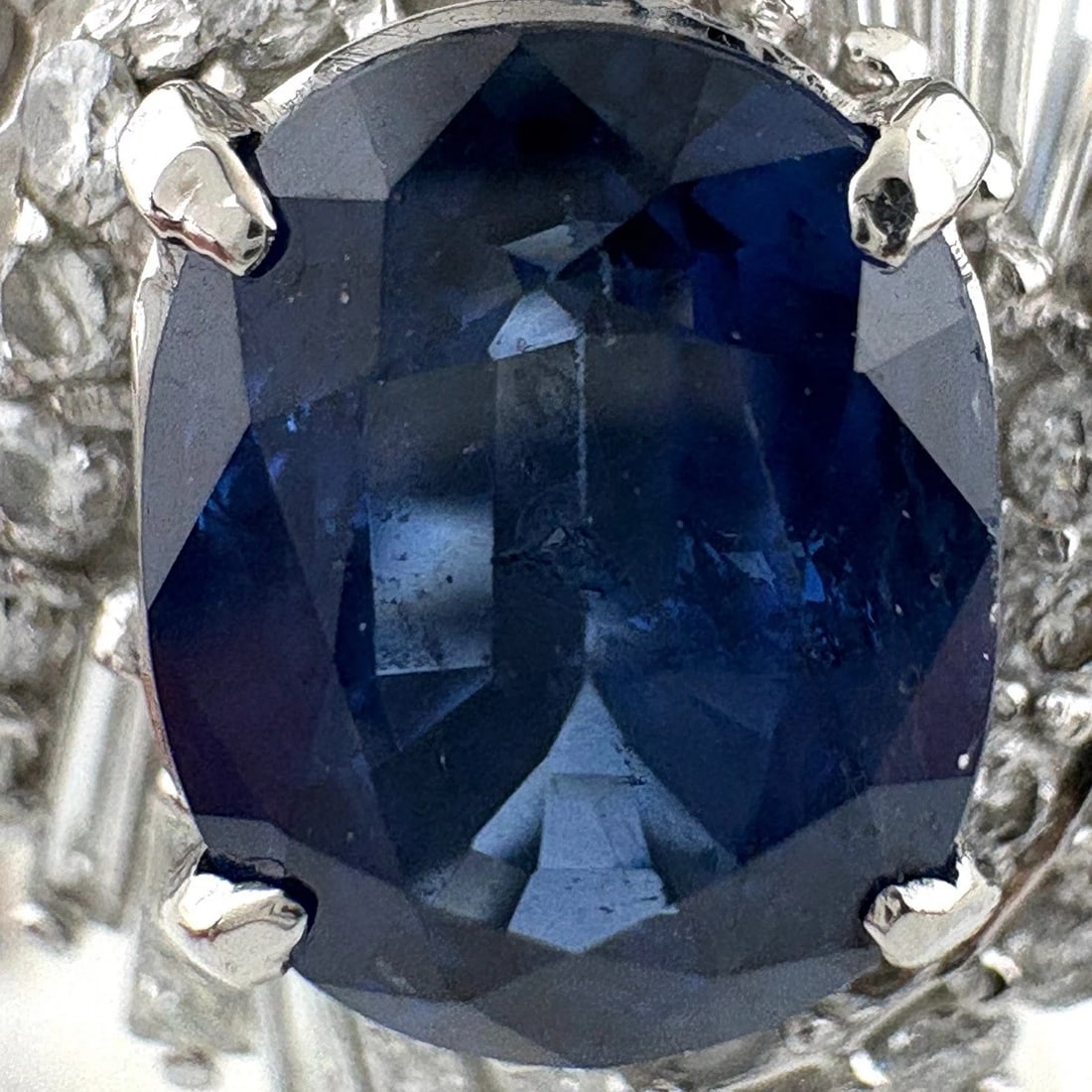 SAPPHIRE DESIGN PLATINUM RING - 2