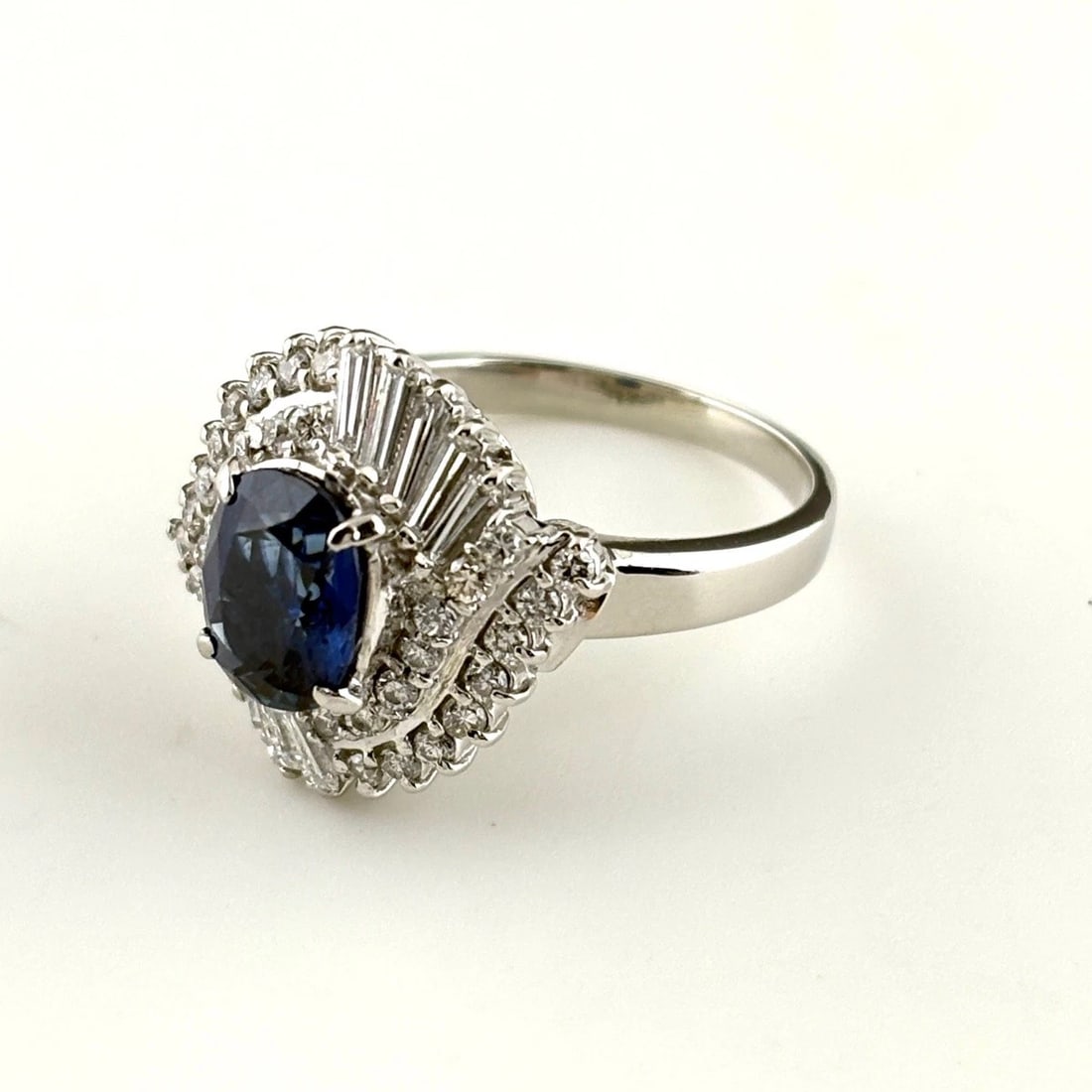 SAPPHIRE DESIGN PLATINUM RING - 3