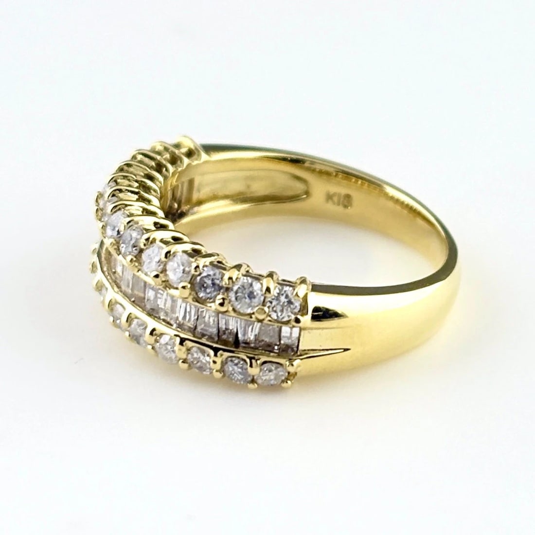 MELEE DIAMOND DESIGN RING: melee diamond design ring Brand: Unbranded Type/Style: Ring Material: 18K YG Color: YG Size: US 4.5 to 5 Accessories: None Accessories Notice: When purchasing pre-owned goods, please refer