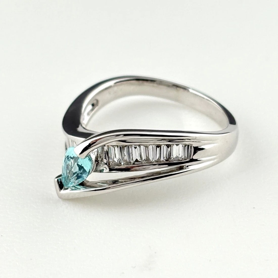 PARAIBA TOURMALINE DESIGN RING: Paraiba tourmaline design ring Brand: Unbranded Type/Style: Ring Material: 18K WG Main Stone tourmaline Color: WG Size: US 8 to 8.5 Accessories: None Accessories Notice: When purchasing pre-owned