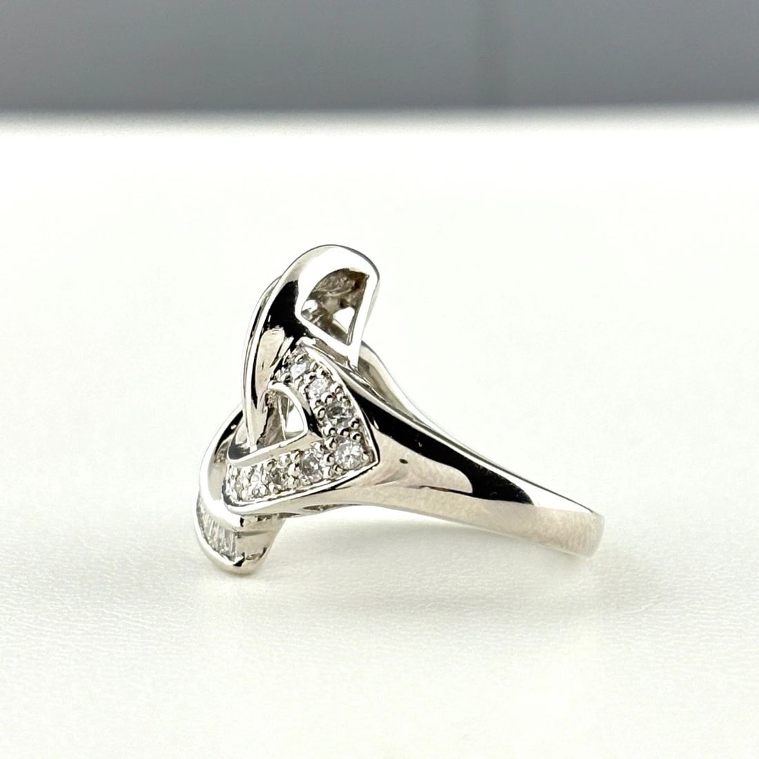 MELEE DIAMOND DESIGN RING - 3