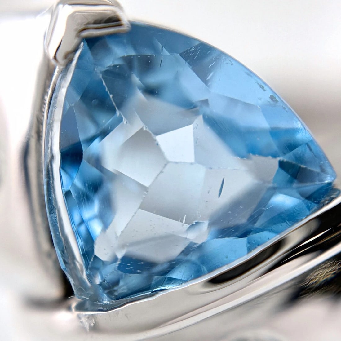BLUE TOPAZ DESIGN RING - 2