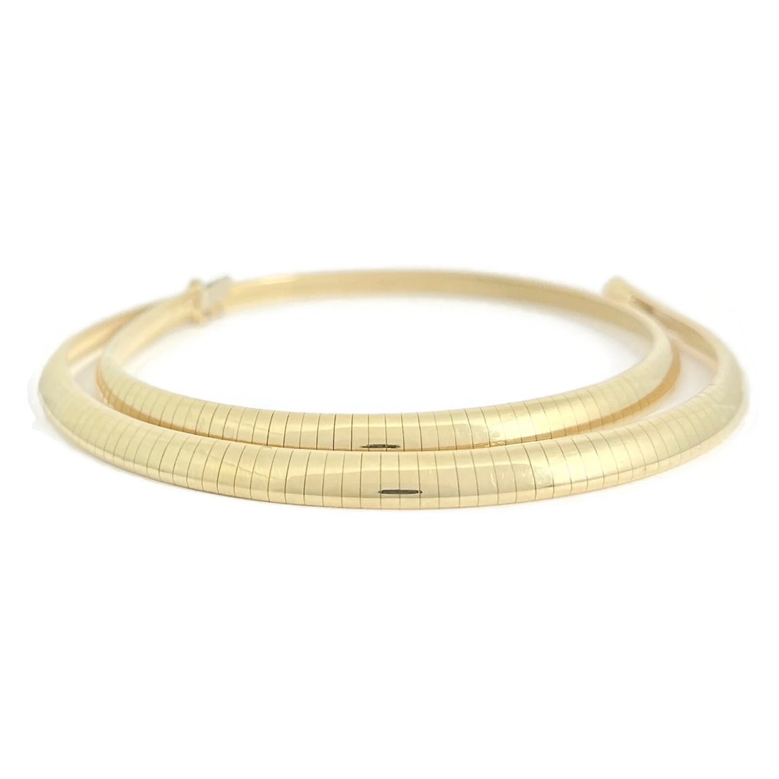 OMEGA CHAIN NECKLACE 14K YELLOW GOLD: Omega Chain Necklace 14K Yellow Gold Brand: Estate Type/Style: Necklace Material: 14K Yellow Gold, Color: Gold Size: Length: 18 inches Width: 6 mm Accessories: None Accessories Notice: Whe