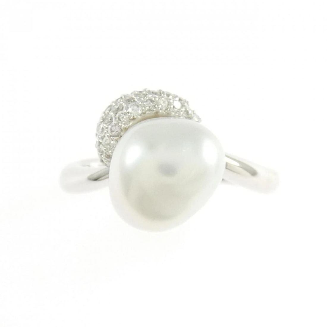 K18WG WHITE BUTTERFLY PEARL RING: K18WG White Butterfly Pearl Ring Brand: Unbranded Type/Style: White butterfly pearl ring Material: K18WG, Main Stone White Butterfly Pearl Secondary Stone Diamond Color: White Gold Size: US 5 1/4