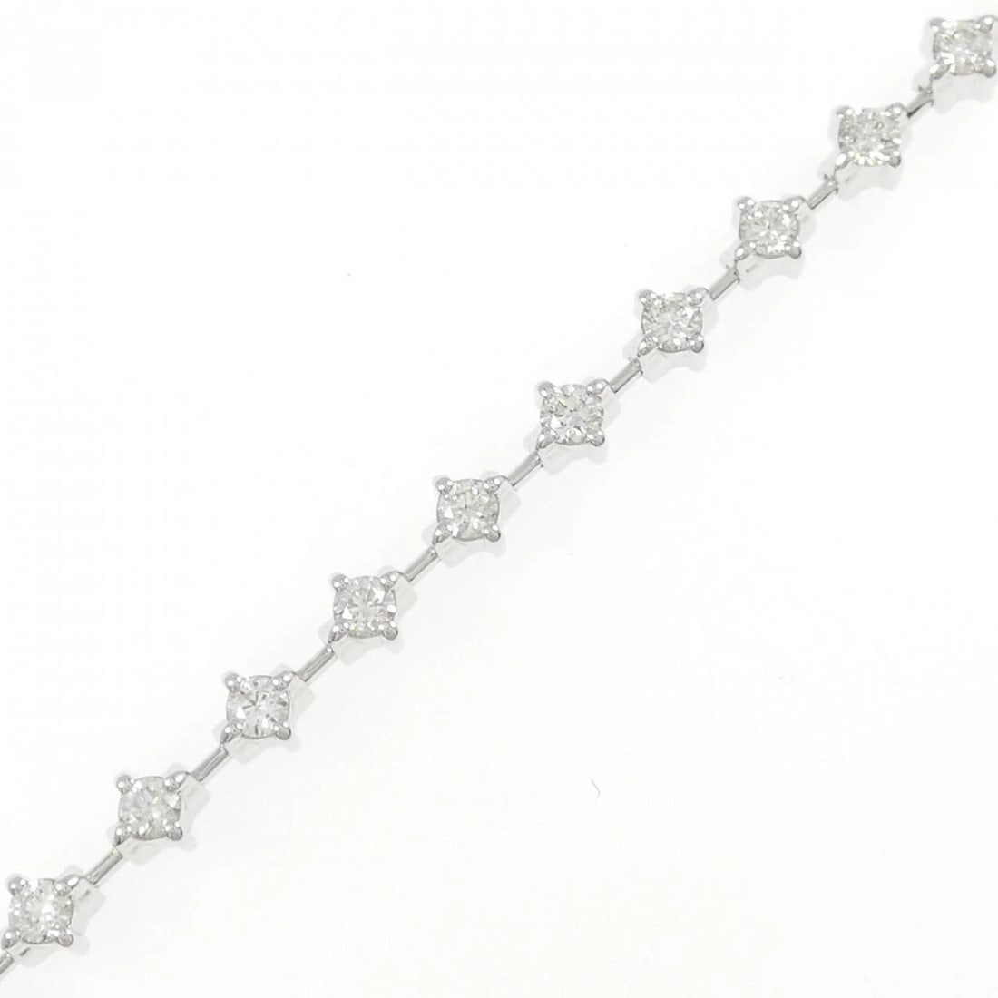 K18WG DIAMOND BRACELET: K18WG Diamond Bracelet Brand: Unbranded Type/Style: Diamond Bracelet Material: K18WG, Main Stone Natural Color: WHITE GOLD Size: 18CM Actual Size Max width approx: 3.6mm Accessories: None Accessories