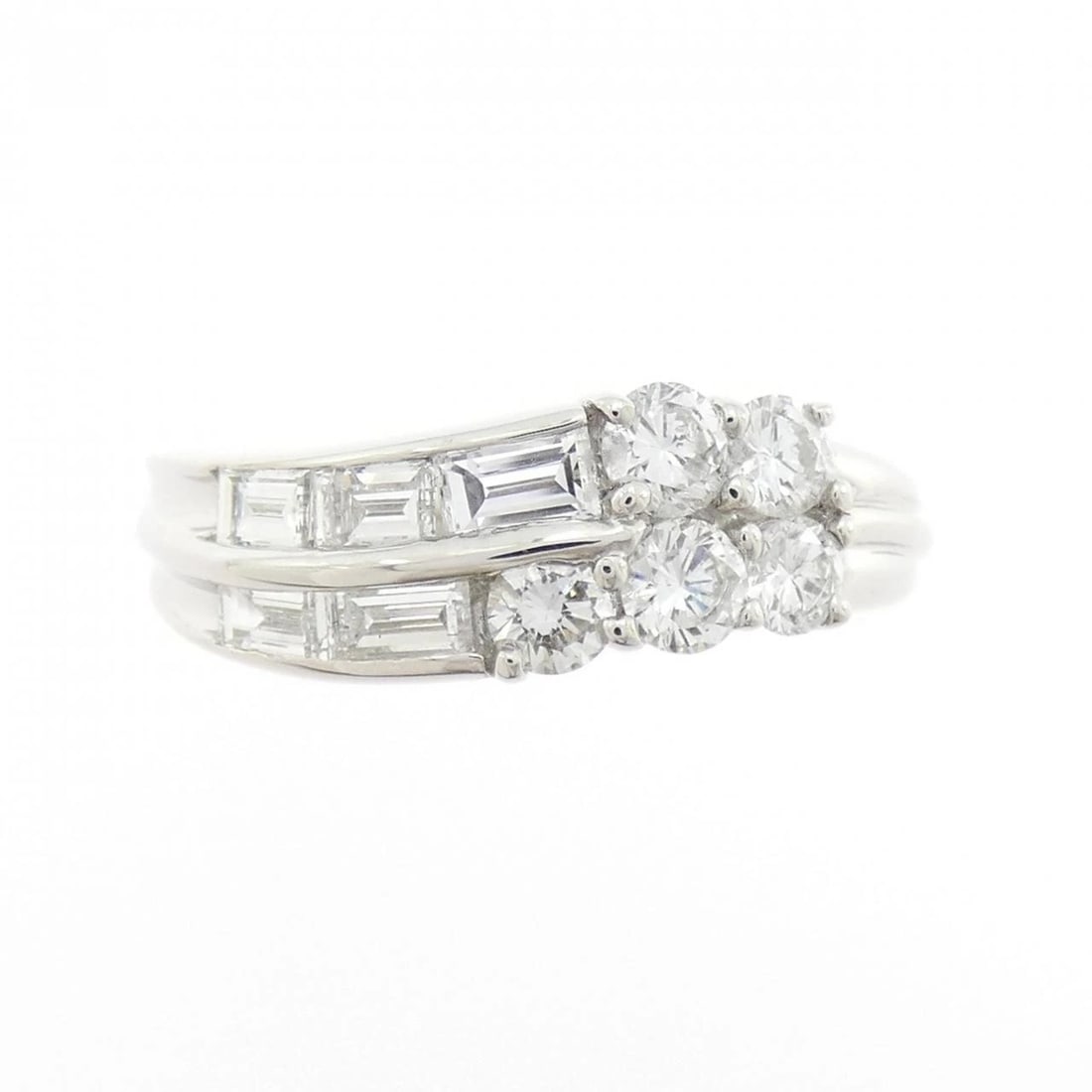 PT900 DIAMOND RING: PT900 Diamond Ring Brand: Unbranded Type/Style: Diamond Ring Material: PT900, Main Stone Natural Color: Silver Size: US 6 1/2 Accessories: None Accessories Notice: When purchasing pre-owned goods,