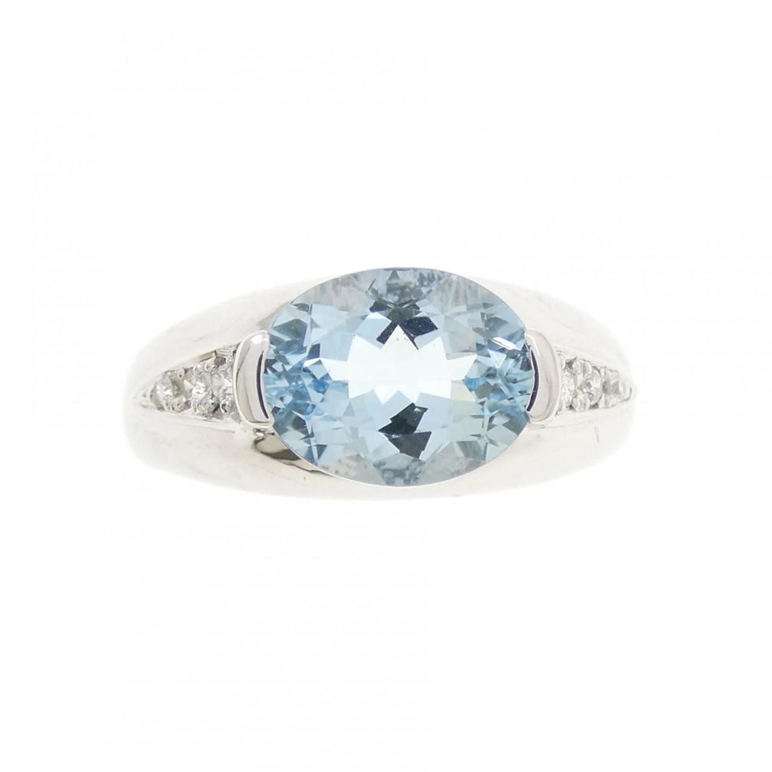 K18WG AQUAMARINE RING: K18WG Aquamarine Ring Brand: Unbranded Type/Style: Ring Material: K18WG, Main Stone Aquamarine Secondary Stone Diamond Color: White gold Size: US 6 1/4 Accessories: None Accessories Notice