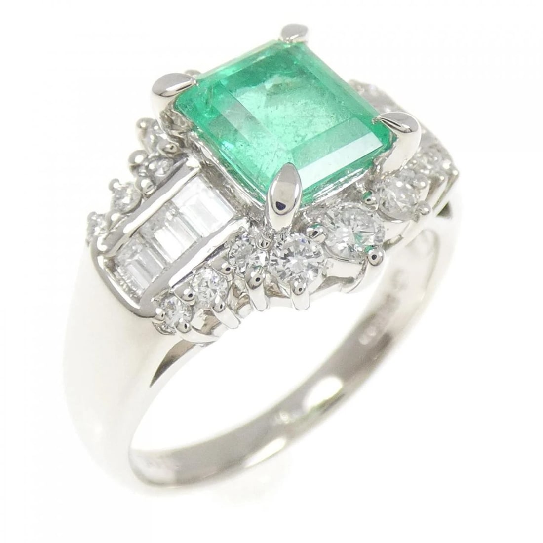 PT850 EMERALD RING: PT850 Emerald Ring Brand: Unbranded Type/Style: Emerald Ring Material: PT850, Main Stone Emerland Secondary Stone Diamond Color: Silver Size: US 6 1/2 Accessories: None Accessories Notice: When