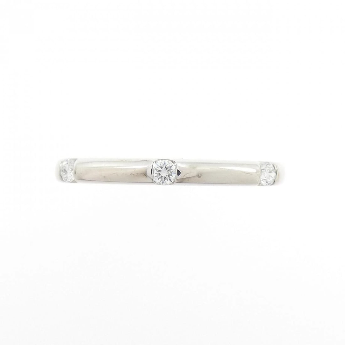 K18WG DIAMOND RING: K18WG Diamond Ring Brand: Unbranded Type/Style: Diamond Ring Material: K18 white gold, Main Stone Natural Color: White Gold Size: US 6 1/2 Accessories: None Accessories Notice: When purchasing