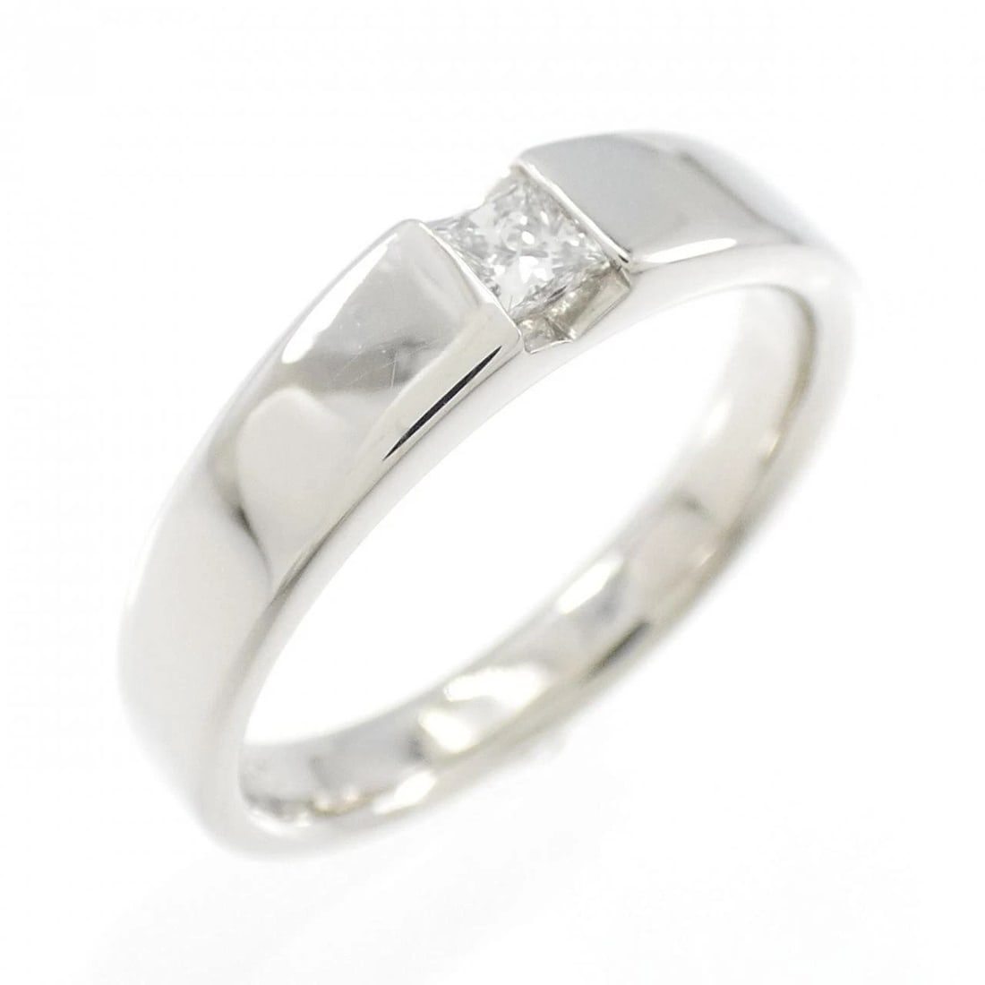 PT1000 DIAMOND RING: PT1000 Diamond Ring Brand: Unbranded Type/Style: Diamond Ring Material: PT1000, Main Stone Natural Color: Silver Size: US 5 3/4 Accessories: None Accessories Notice: When purchasing pre-owned goods,