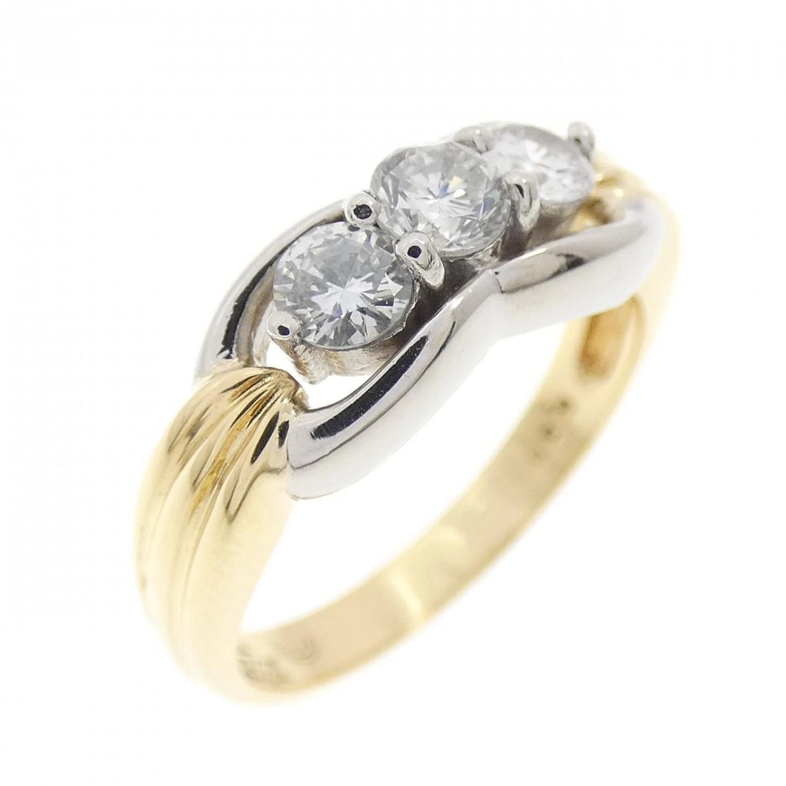 K18YG/PT900 DIAMOND RING: K18YG/PT900 Diamond Ring Brand: Unbranded Type/Style: Diamond ring Material: 18K Yellow Gold/Platinum900, Main Stone natural Color: Platinum Yellow Gold Size: US 5 3/4 Accessories: None Accessories