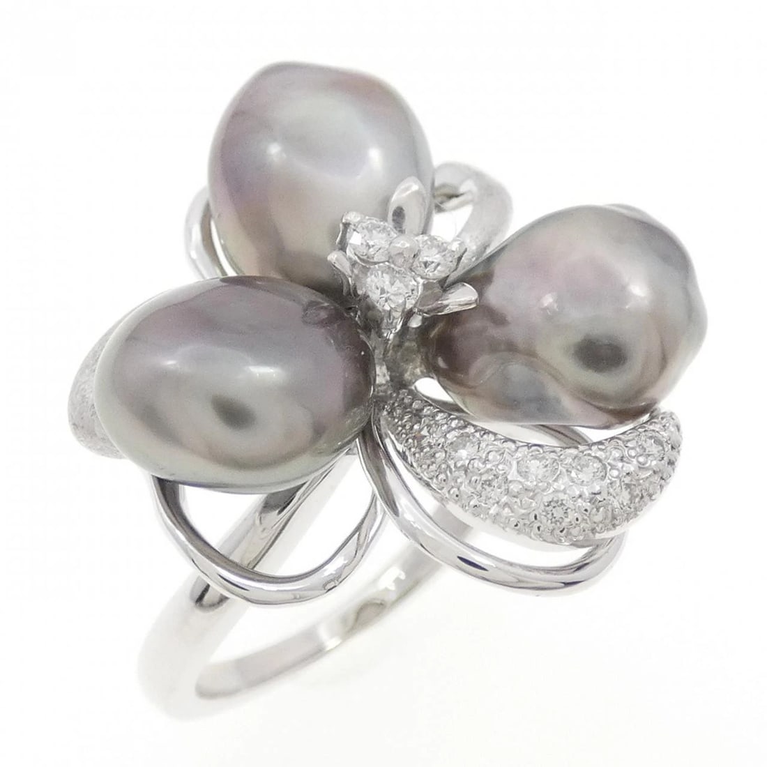 K18WG FLOWER BLACK PEARL RING: K18WG Flower Black Pearl Ring Brand: Unbranded Type/Style: Black Pearl Ring Material: 18k White Gold, Main Stone Black Pearl Secondary Stone Diamond Color: White Gold Size: US 6 1/2 Accessories: None