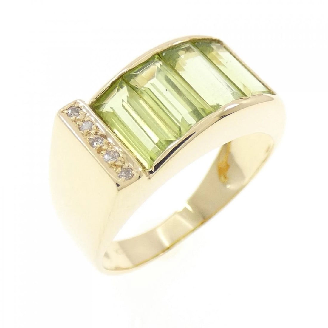 K18YG PERIDOT RING: K18YG Peridot Ring Brand: Unbranded Type/Style: Peridot Ring Material: 18K Yellow Gold, Main Stone Peridort Secondary Stone diamond Color: Yellow Gold Size: US 5 1/4 Accessories: None Accessories