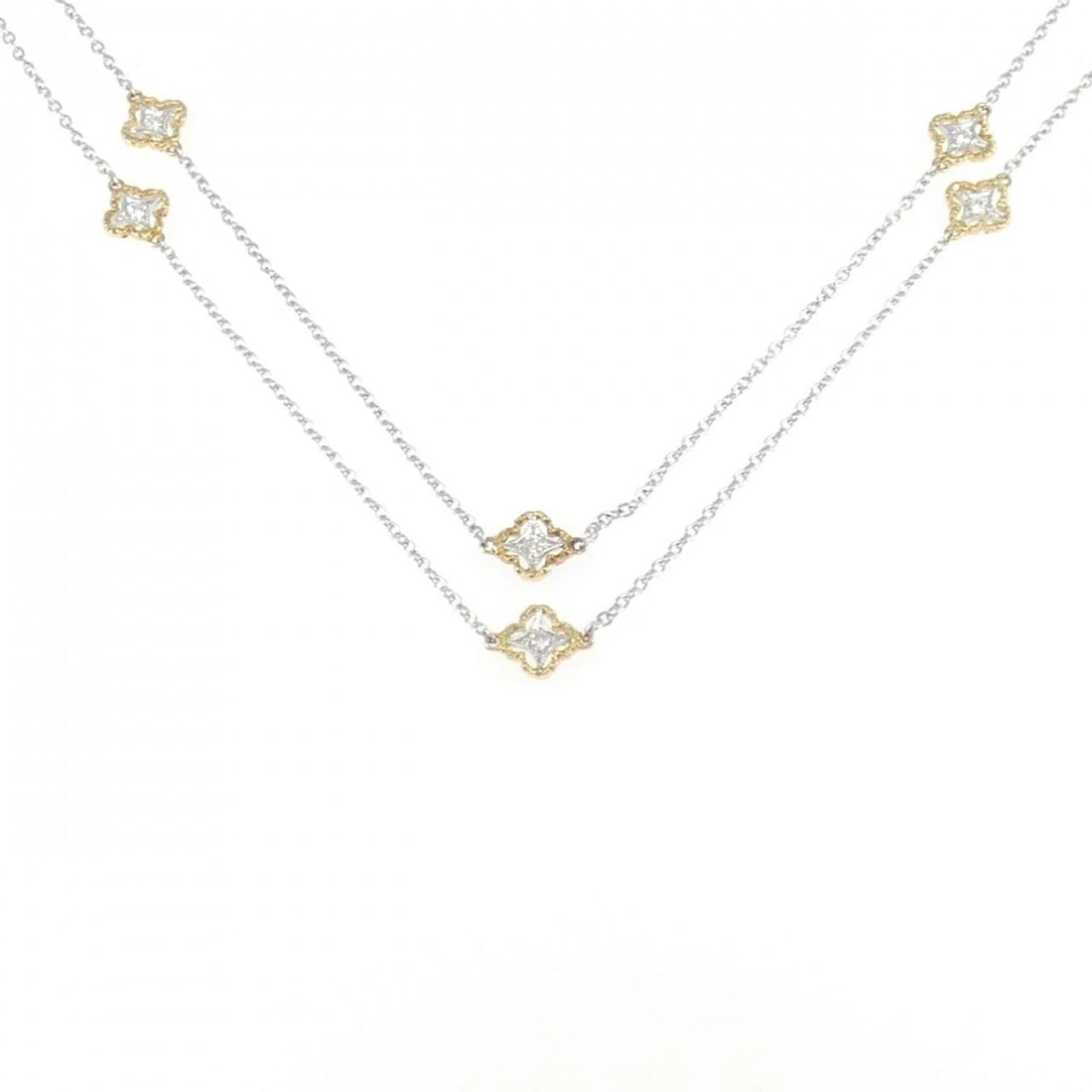 K18WG/K18YG DIAMOND NECKLACE: K18WG/K18YG Diamond Necklace Brand: Unbranded Type/Style: Diamond Necklace Material: 18K Yellow Gold18k White Gold, Main Stone Natural Color: Yellow Gold Size: Actual Size Motif maximum width