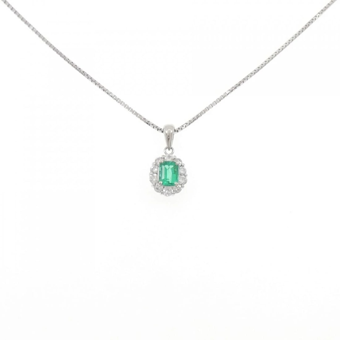 PT900/PT850 EMERALD NECKLACE: PT900/PT850 Emerald Necklace Brand: Unbranded Type/Style: Emerald Necklace Material: Platinum900PT850, Main Stone Emerald Secondary Stone Diamond Color: Platinum Size: Actual Size Pendant length