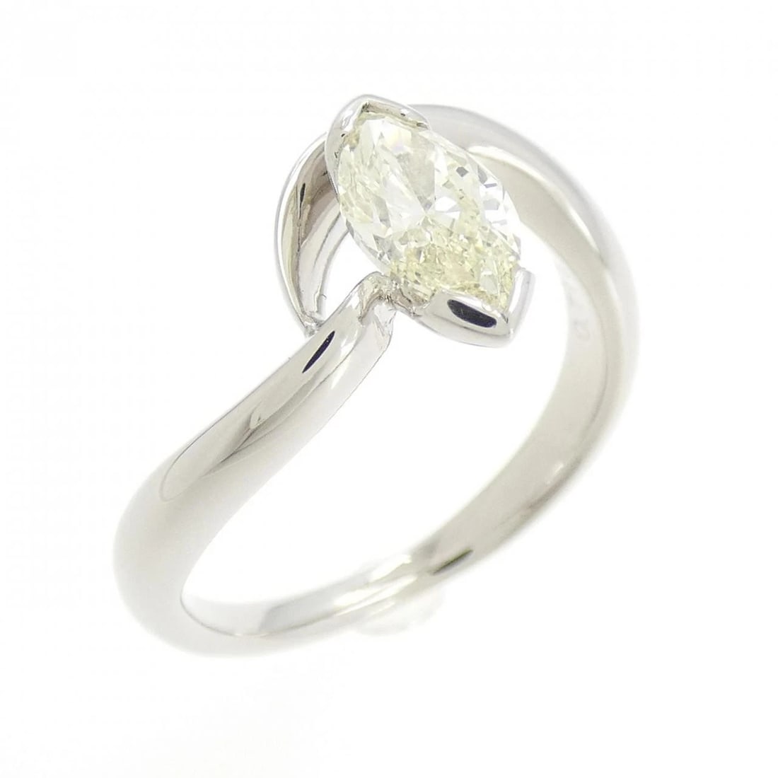 PT DIAMOND RING: PT Diamond Ring Brand: Unbranded Type/Style: Diamond Ring Material: Platinum, Main Stone Natural Color: Platinum Size: US 6 1/4 Accessories: None Accessories Notice: When purchasing pre-owned goods,