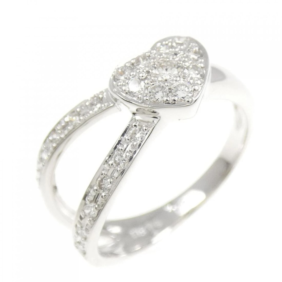 K18WG HEART DIAMOND RING: K18WG Heart Diamond Ring Brand: Unbranded Type/Style: Diamond Ring Material: K18WG, Main Stone Natural Color: White Gold Size: US 4 Accessories: None Accessories Notice: When purchasing pre-owned