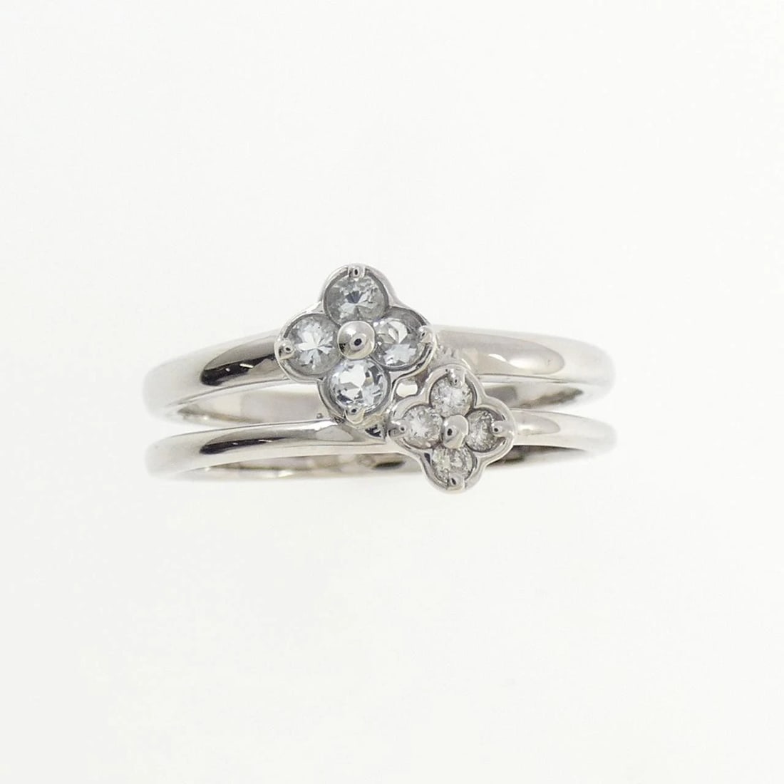 K18WG FLOWER AQUAMARINE RING: K18WG Flower Aquamarine Ring Brand: Unbranded Type/Style: Ring Material: K18WG, Main Stone AquamarineSecondaru Stone Diamond Color: White Gold Size: US 5 3/4 Accessories: None Accessories Notice: