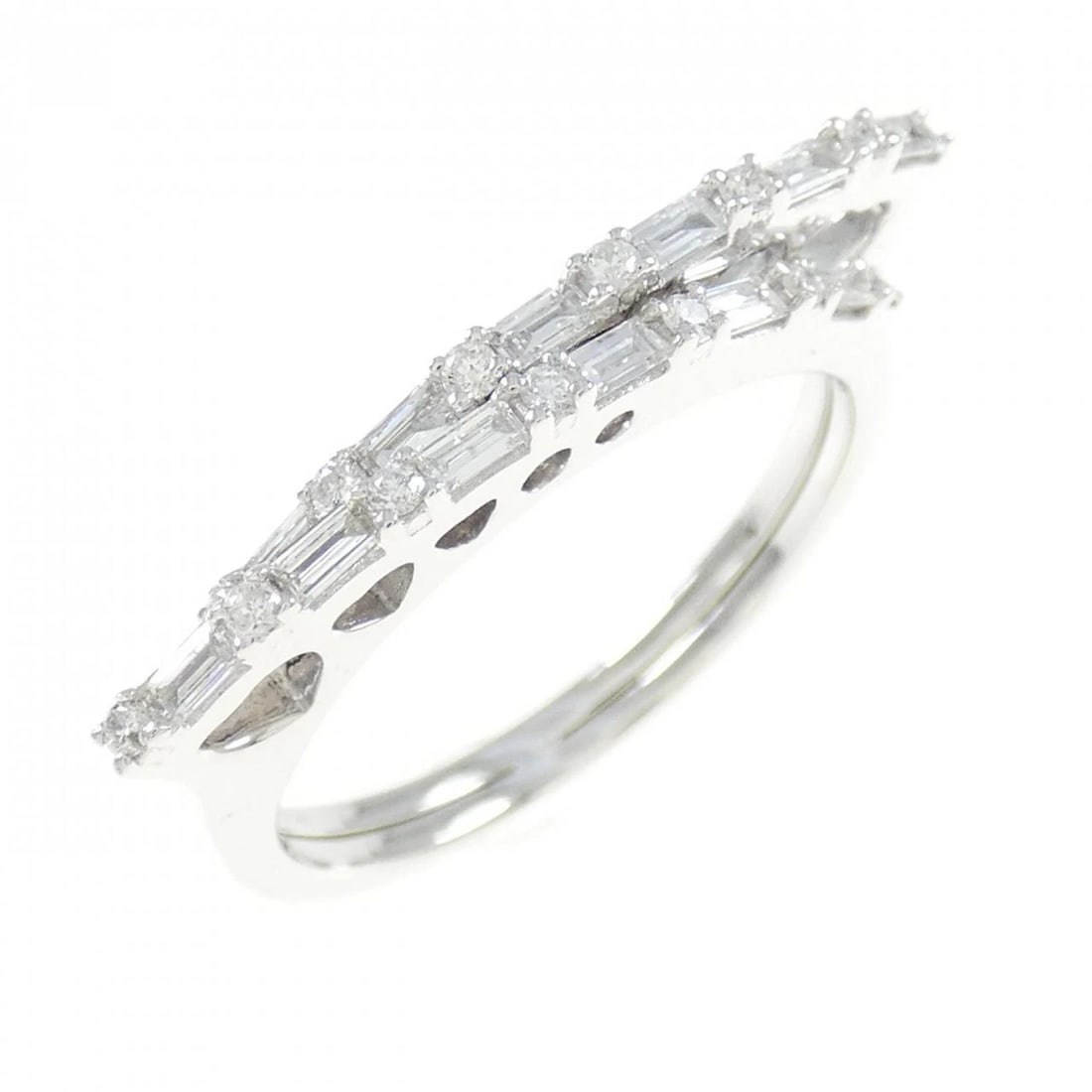 K18WG DIAMOND RING: K18WG Diamond Ring Brand: Unbranded Type/Style: Diamond ring Material: K18 white gold, Color: white gold Size: US 8.5 Accessories: None Accessories Notice: When purchasing pre-owned goods, please