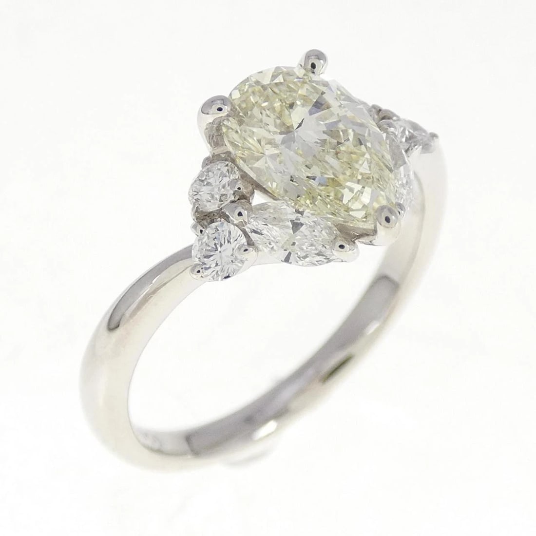 PT DIAMOND RING: PT Diamond Ring Brand: Unbranded Type/Style: Ring Material: PT, Color: silver Size: US 6 1/4 Accessories: None Accessories Notice: When purchasing pre-owned goods, please refer to the phot