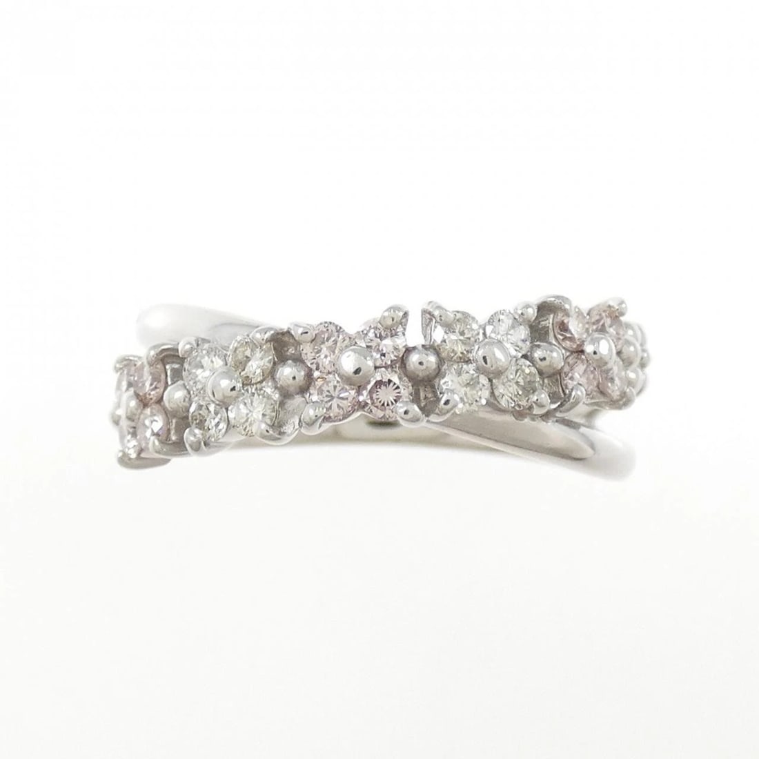 K18WG FLOWER DIAMOND RING: K18WG Flower Diamond Ring Brand: Unbranded Type/Style: Diamond Ring Material: 18k White Gold, Color: White Gold Size: US 5 1/4 Accessories: None Accessories Notice: When purchasing pre-owned goods,