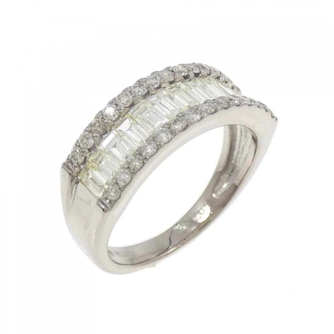 K18WG DIAMOND RING: K18WG Diamond Ring Brand: Unbranded Type/Style: Diamond ring Material: 18k White Gold, Main Stone natural Color: White Gold Size: US 5 1/4 Accessories: None Accessories Notice: When purchasing