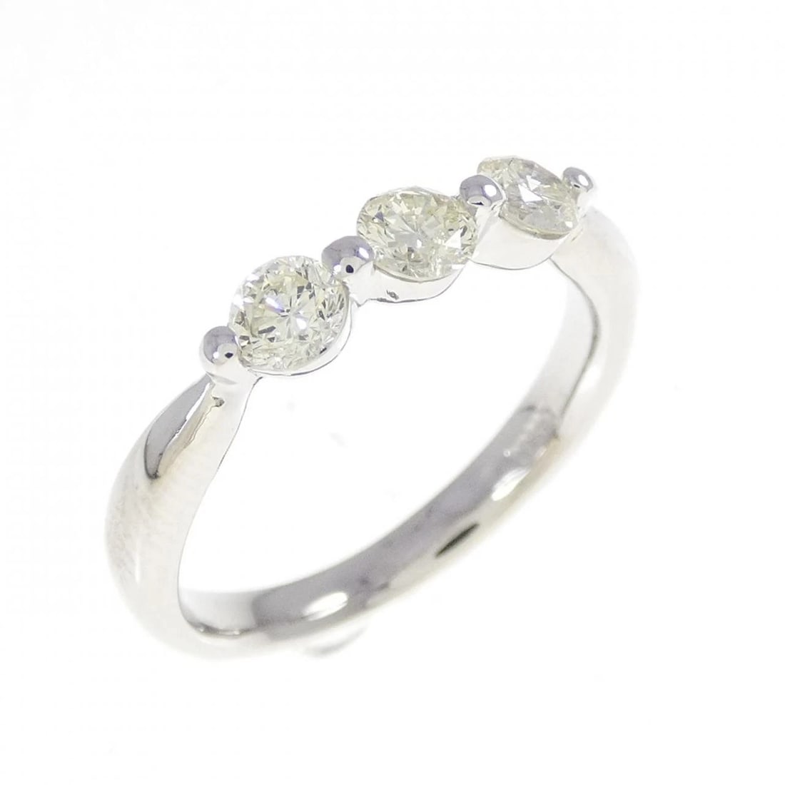 PT900 DIAMOND RING: PT900 Diamond Ring Brand: Unbranded Type/Style: Diamond Ring Material: PT900, Main Stone Natural Color: Silver Size: US 6 1/4 Accessories: None Accessories Notice: When purchasing pre-owned goods,