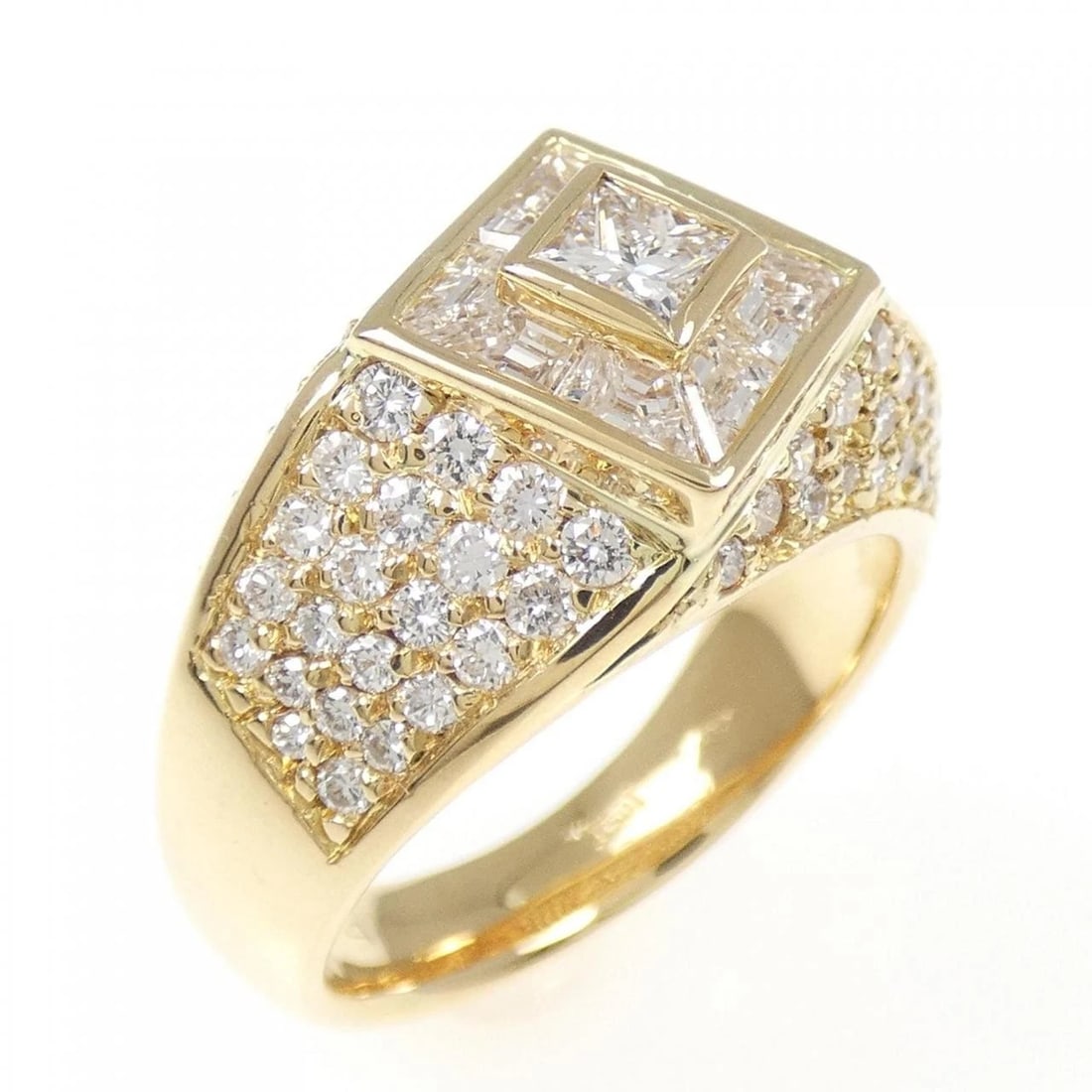 750YG DIAMOND RING (1 of 3)