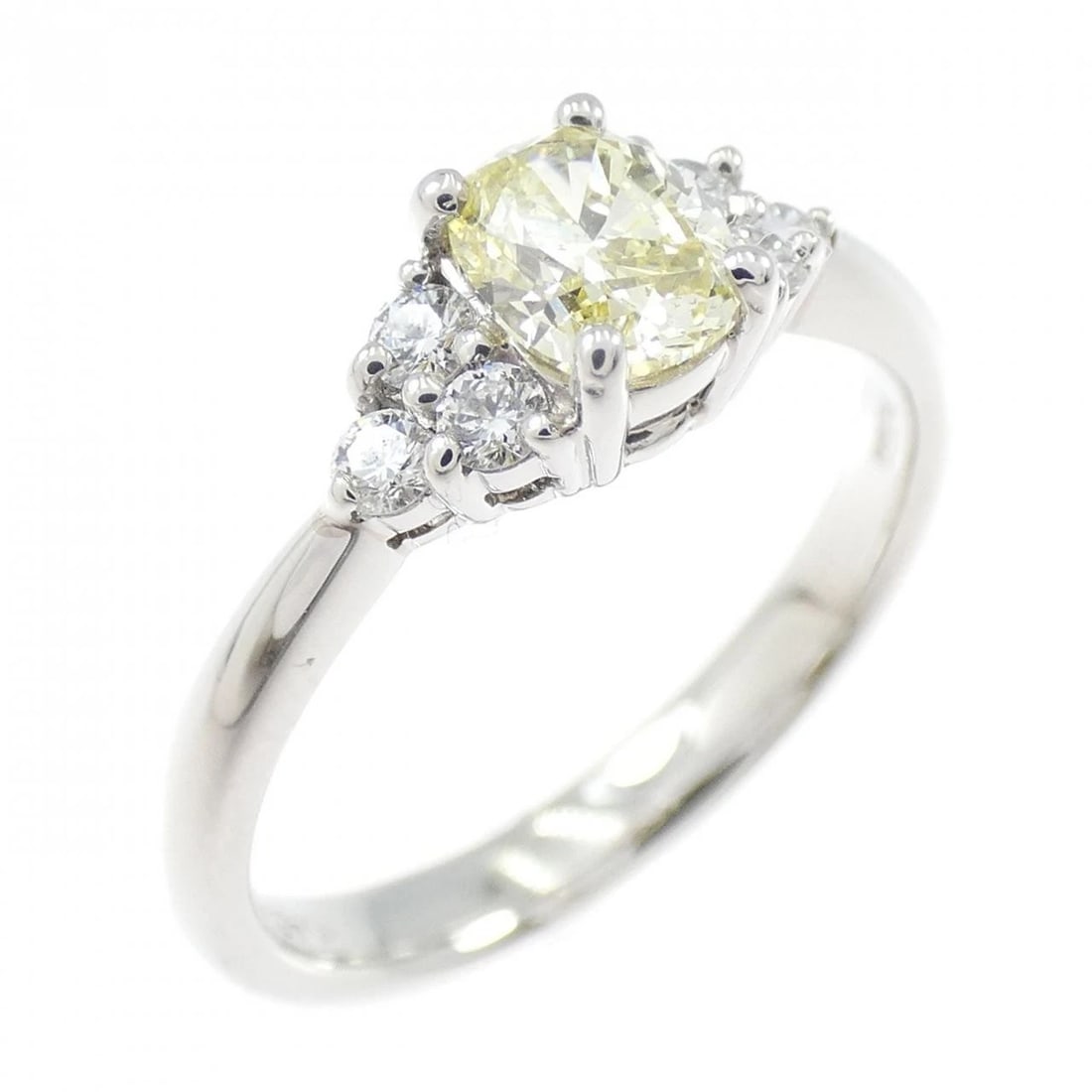 PT950 DIAMOND RING: PT950 Diamond Ring Brand: Unbranded Type/Style: Ring Material: Platinum950, Main Stone Natural Color: Silver Size: US 5 1/4 Accessories: None Accessories Notice: When purchasing pre-owned goods,