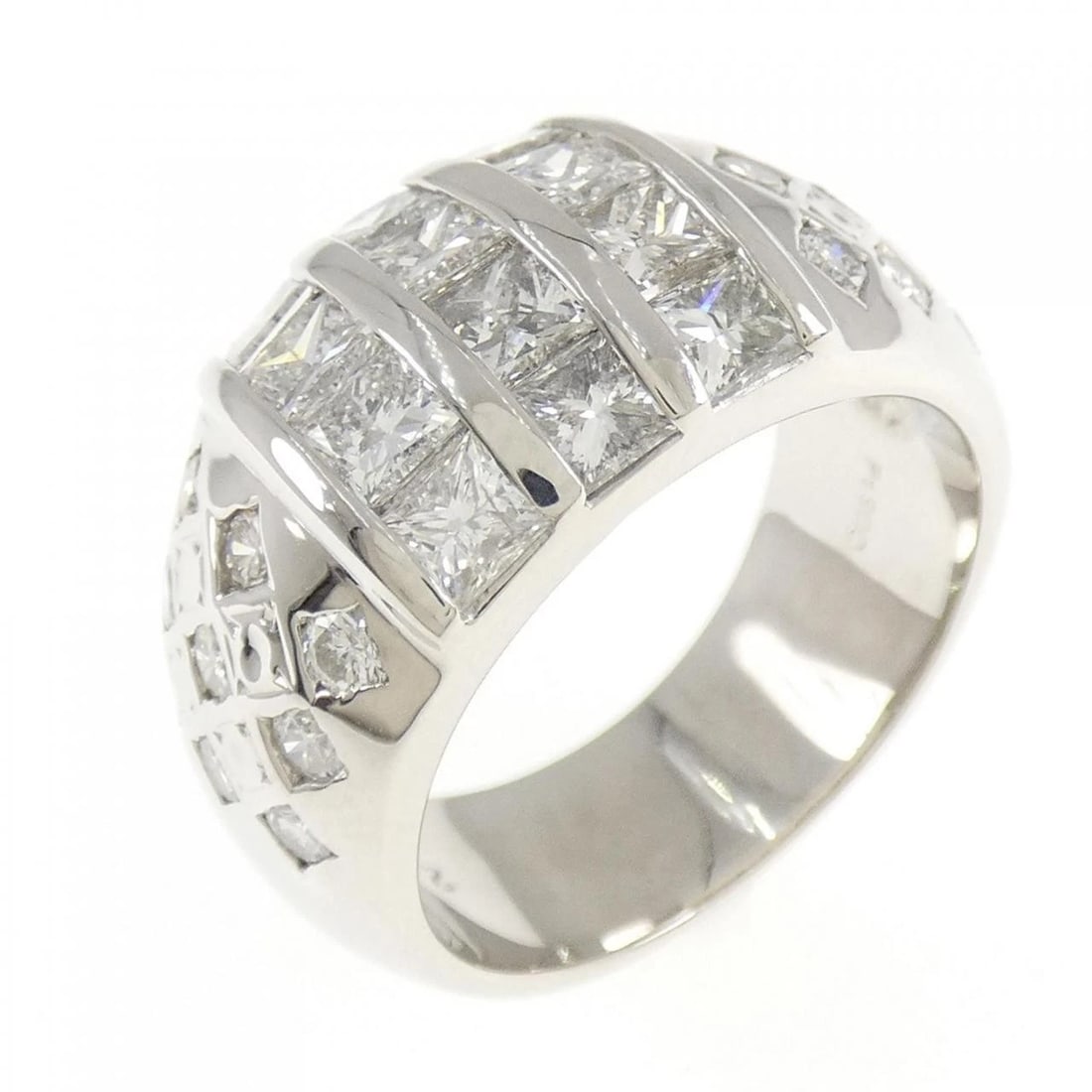 PT900 DIAMOND RING: PT900 Diamond Ring Brand: Unbranded Type/Style: Diamond Ring Material: PT900, Color: Silver Size: US 7 1/4 Accessories: None Accessories Notice: When purchasing pre-owned goods, please ref