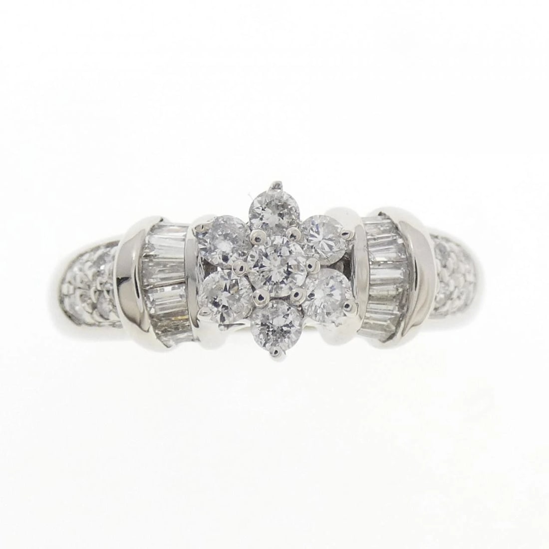 PT900 FLOWER DIAMOND RING: PT900 Flower Diamond Ring Brand: Unbranded Type/Style: Diamond Ring Material: Platinum900, Main Stone Natural Color: Platinum Size: US 4 Accessories: None Accessories Notice: When purchasing