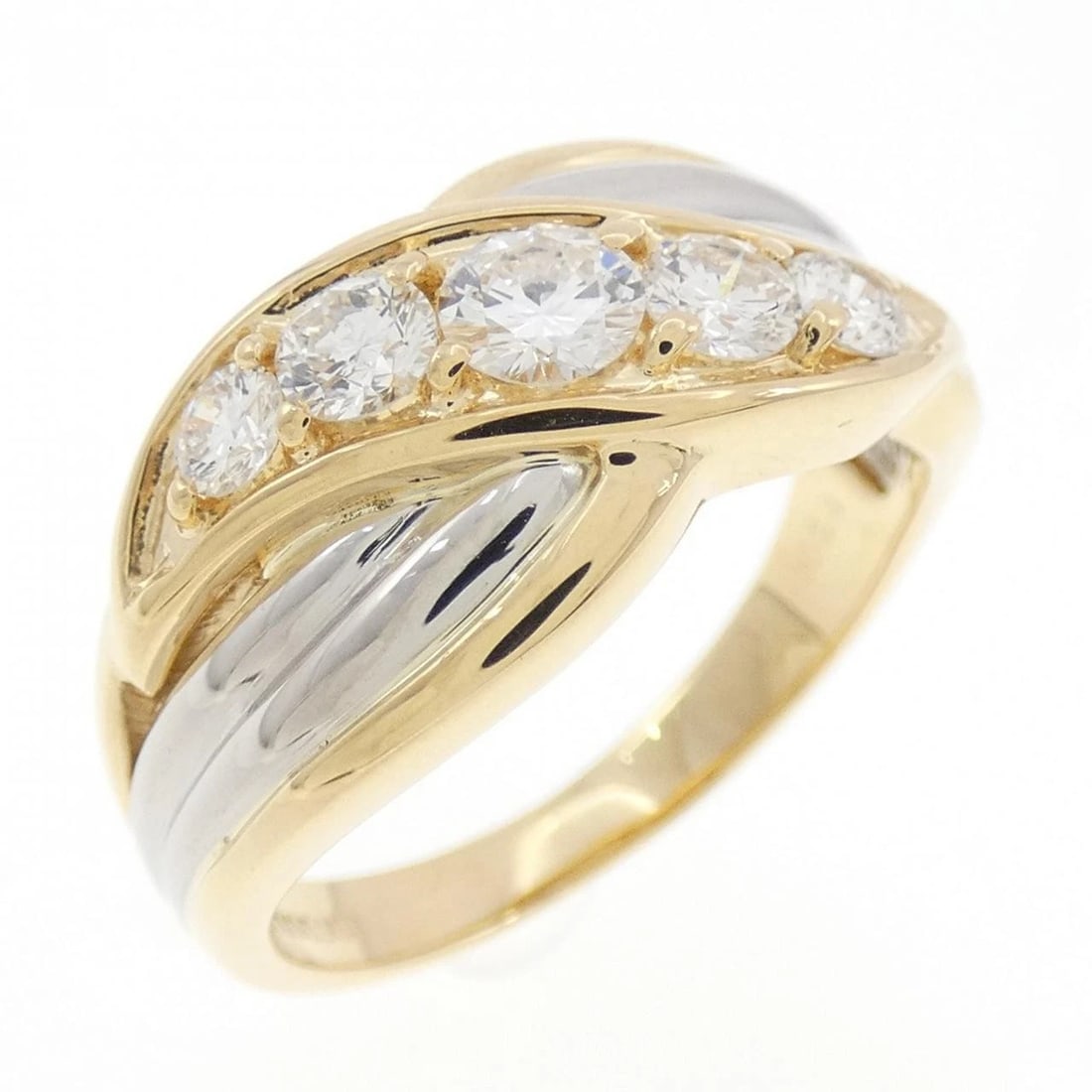K18YG/PT900 DIAMOND RING: K18YG/PT900 Diamond Ring Brand: Unbranded Type/Style: Diamond ring Material: 18k yellow gold / Platinum 900, Main Stone Natural Color: yellow gold/silver Size: US 5 1/2 Accessories: None Accessories