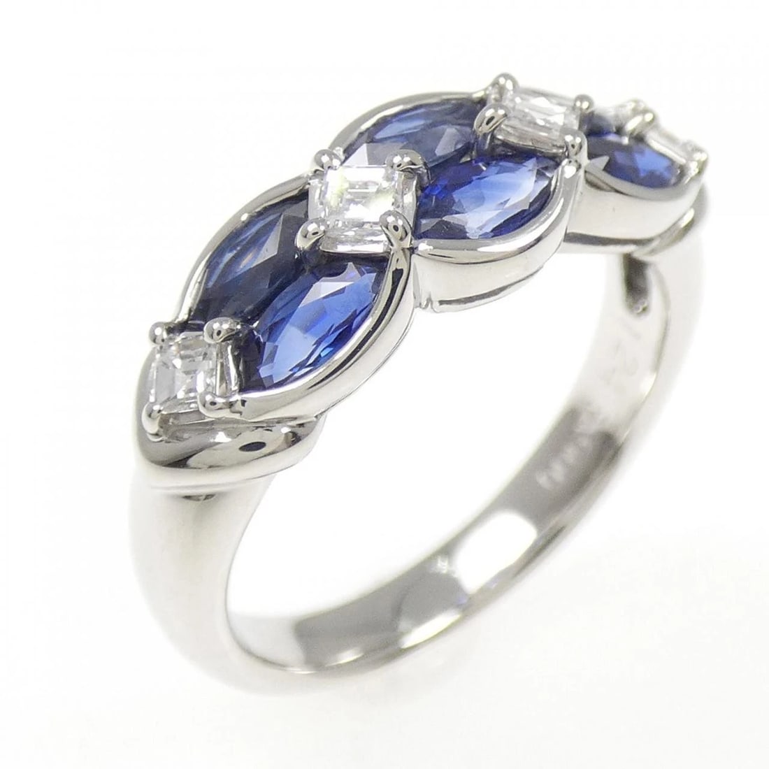 PT900 SAPPHIRE RING: PT900 Sapphire Ring Brand: Unbranded Type/Style: Sapphire Ring Material: Platinum900, Main Stone SapphireSecondary Stone Diamond Color: Platinum Size: US 5 1/2 Accessories: None Accessorie