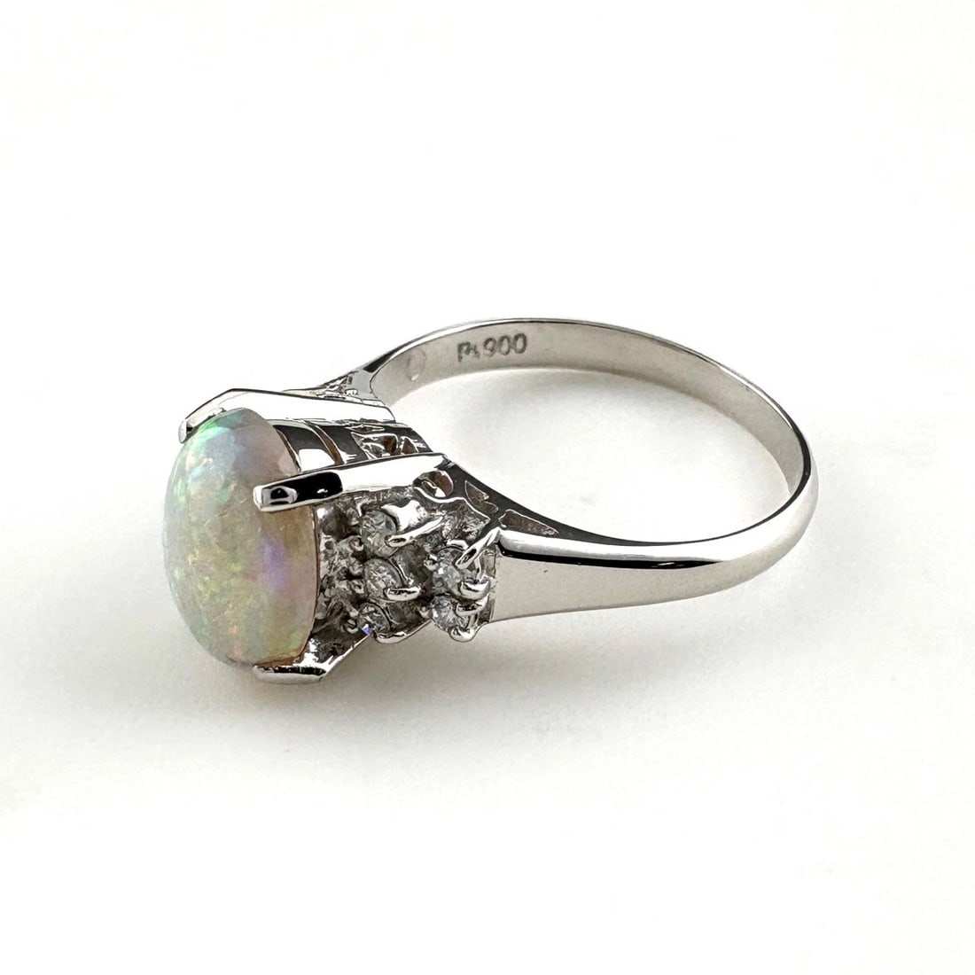 OPAL DESIGN RING PLATINUM RING: opal design ring Platinum ring Brand: Unbranded Type/Style: Ring Material: Pt900, Main Stone opal Color: PT Size: US 6.5 to 7 Accessories: None Accessories Notice: When purchasing pre-owned goods,