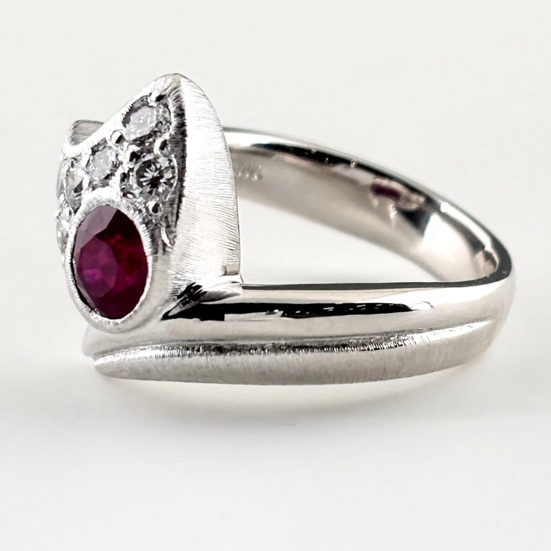 RUBY DESIGN RING PLATINUM RING MELEE DIAMOND (1 of 3)