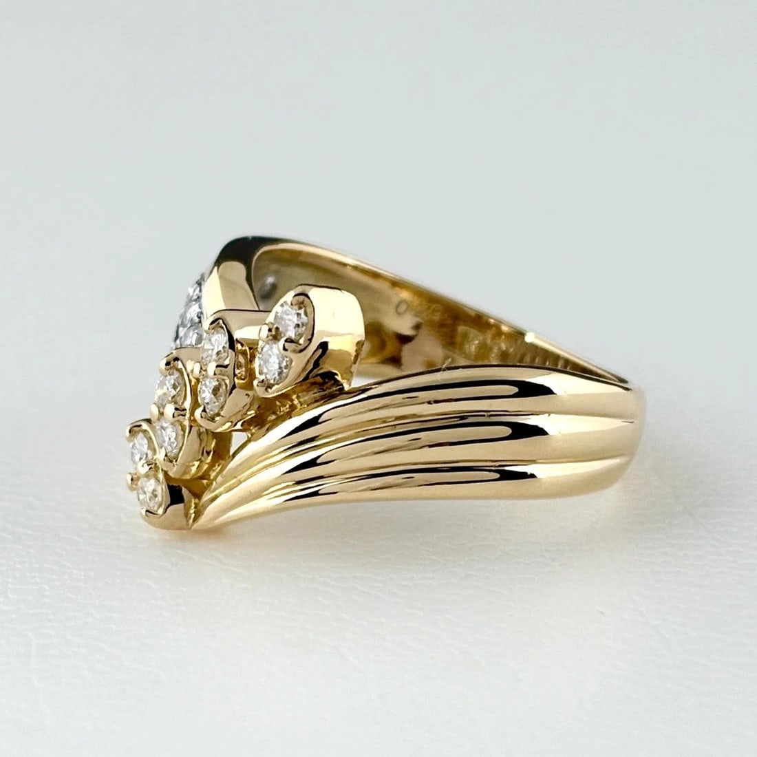 MELEE DIAMOND DESIGN YG YELLOWGOLD PLATINUM RING: melee diamond design YG YellowGold Platinum Ring Brand: Unbranded Type/Style: Ring Material: 18KYG Pt900, Color: PT YG Size: US 6 Accessories: None Accessories Notice: When purchasing pre-owned